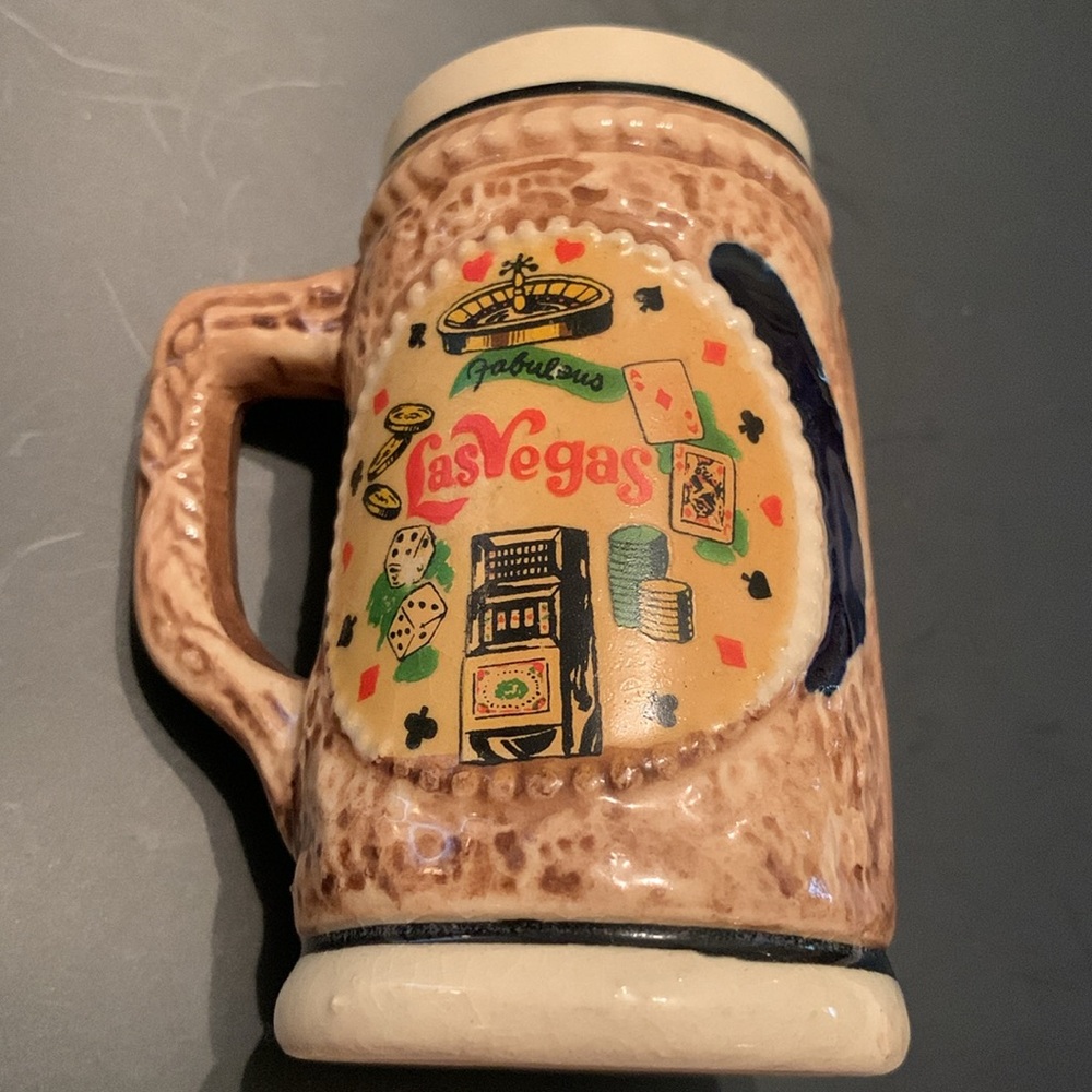 VINTAGE SOUVENIR MUG/STEIN “LAS VEGAS” GAMING GRAPHICS-JAPAN BRN/CREME